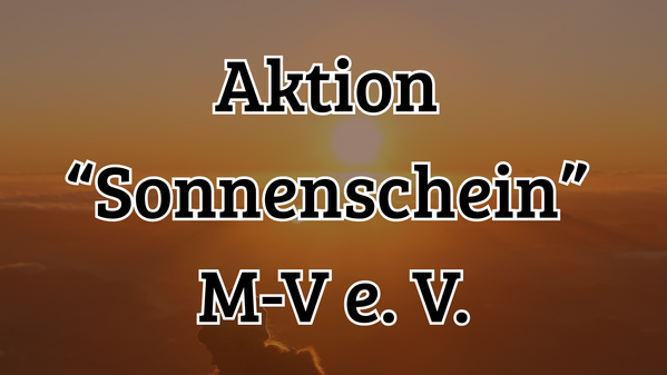 Aufschrift Aktion Sonnenschein MV e. V. im Hintergrund ein Sonnenaufgang