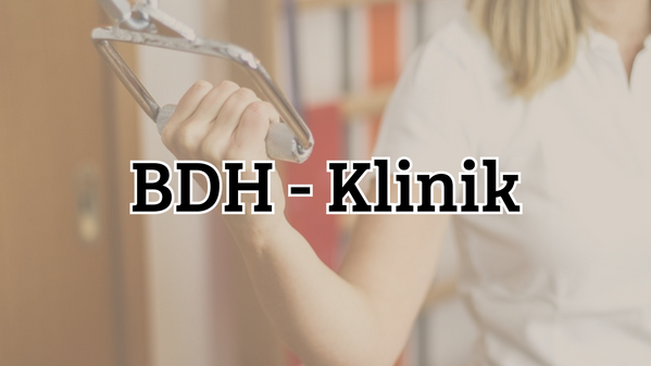 BDH - Klinik im Hintergrund ein Sonnenaufgang